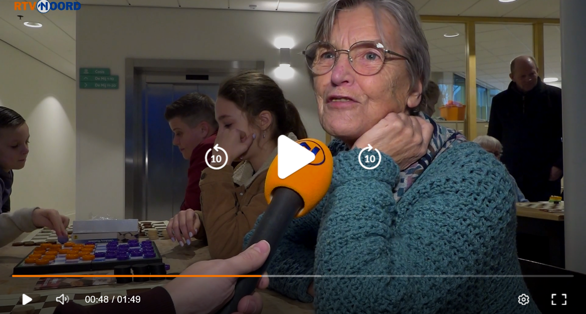 Screenshot 2024 10 09 at 11 08 33 Dammen verbindt jong en oud in Winsum samen op het bord RTV Noord